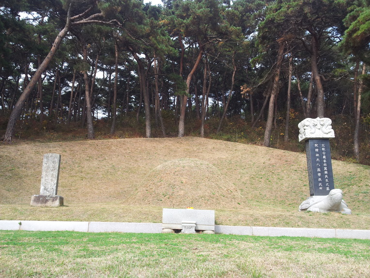 구봉선생 묘소를 참배했습니다.