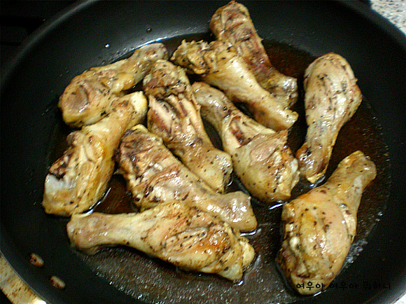 전문점보다 맛있는 간장소스치킨 드세요^^