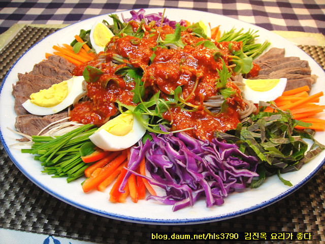 입맛 돋는 쟁반국수