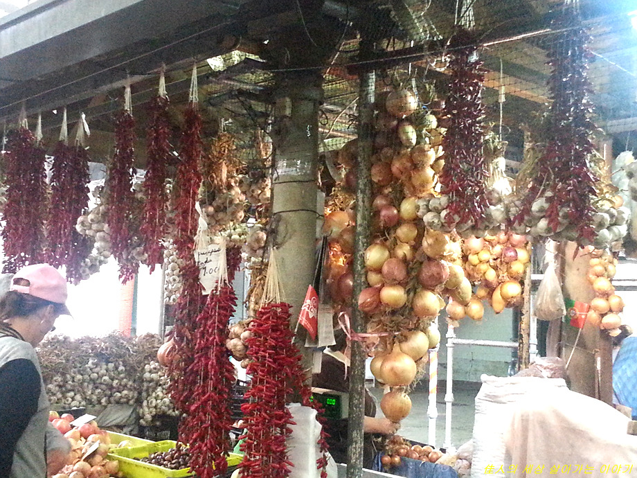 비내리는 포르투 그리고 볼량시장(Mercado do Bolhão)