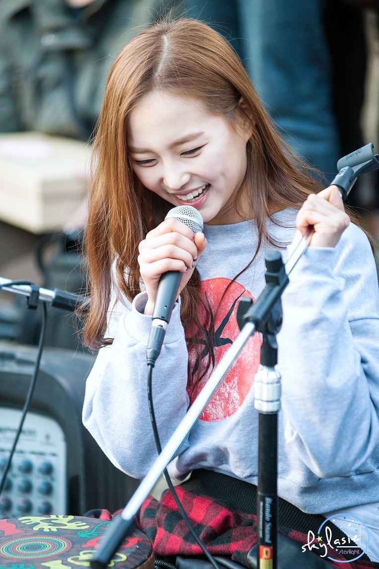 CLC(Crystal Clear) - 150322 홍대 버스킹 (승희,예은 중심)