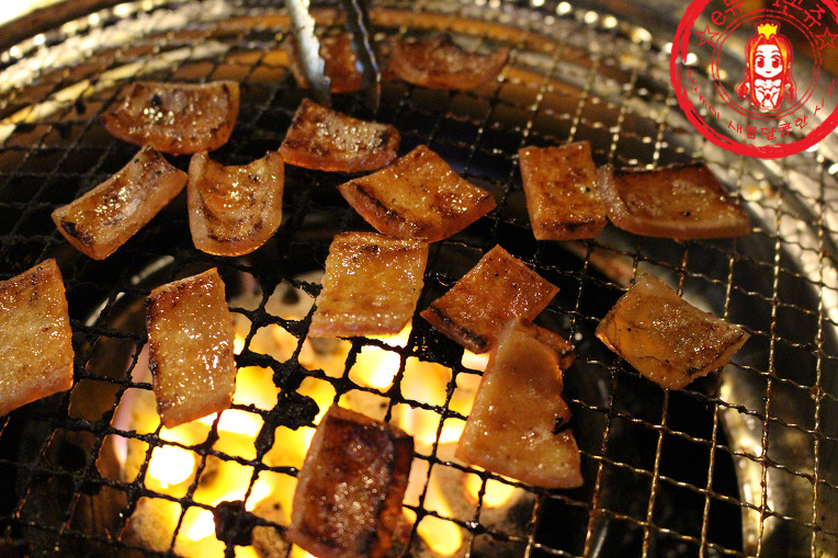 돼지갈비에 껍데기는 서비스~ ☆상수역 맛집/상수역 고기집_홍대주먹고기☆ - 상수역 지역 추천맛집 홍대주먹고기 후기