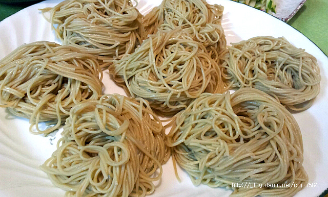 아, 맛 있다!" 쫄깃쫄깃 별미국수