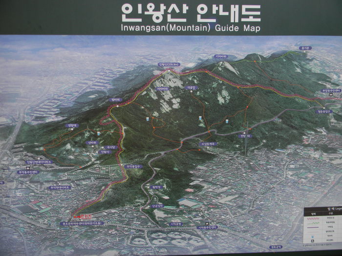 부드러운 곡선을 지닌 인왕산 한양도성 무악동입구~사직동 구간