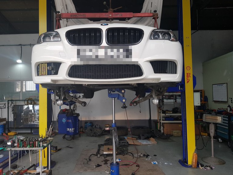 BMW F10.528iX.5시리즈 엔진오일 누유 수리, 경기 광주 오포 태전동 BMW 수리 잘하는 곳. 엔진오일 누유 정비