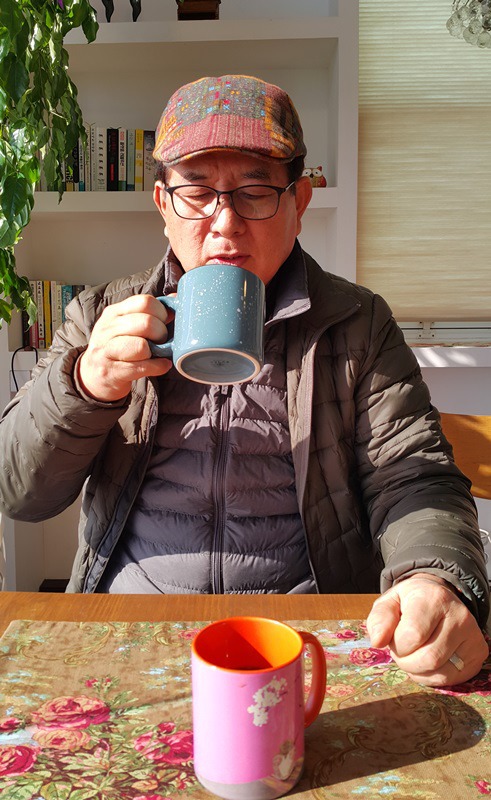 전망좋은곳에서 커피를 마실수있는 특권 여수 ( 산토리니) 커피숖 ,,,